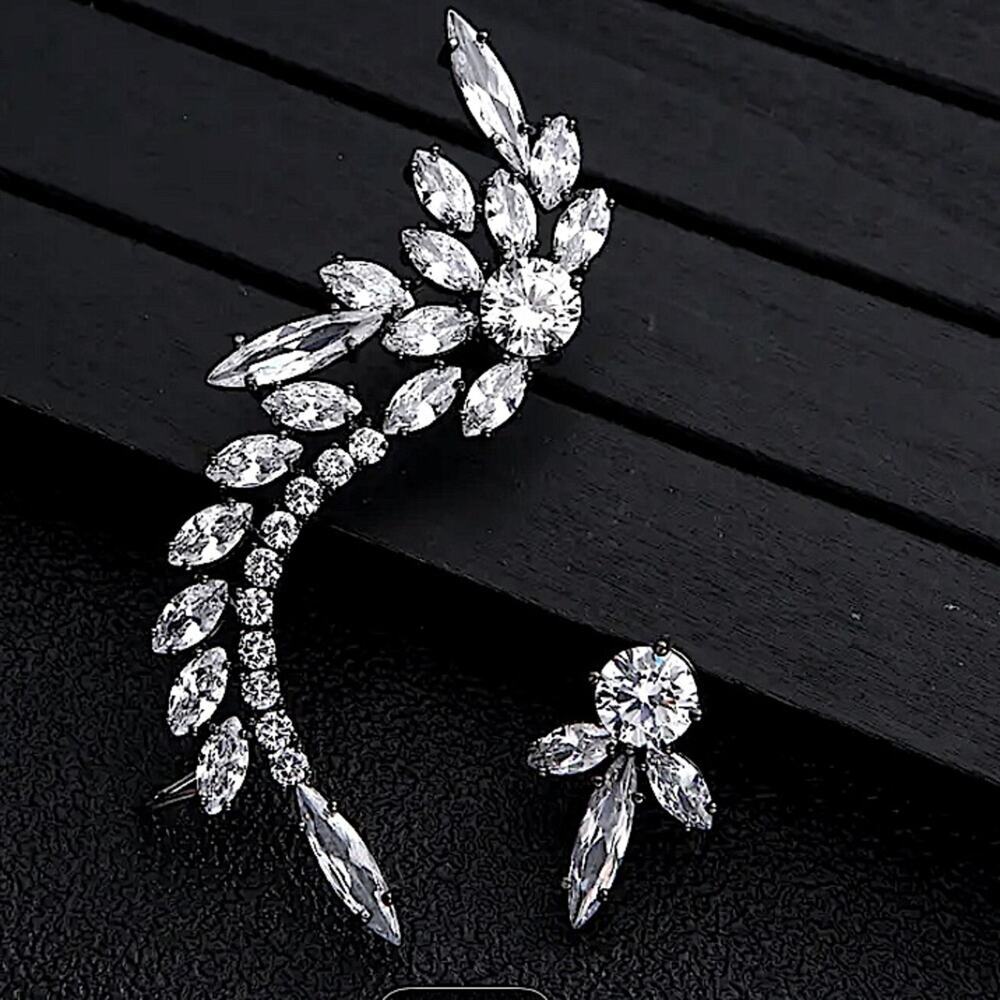 Vintage Rhinestone Statement Ear Climber - Picture 3 of 4